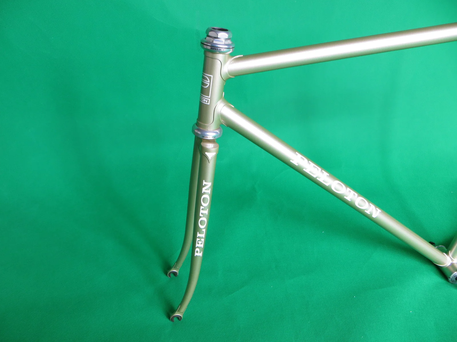 Peloton // Goldish-Silver // Sloping // 53cm - Image 11